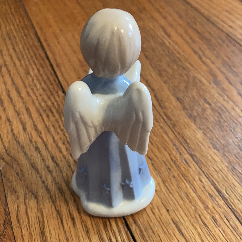 Adorable angel - Picture 2 of 3